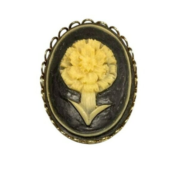 Vintage Floral Black and White Cameo Brooch Pin Gold-Tone Scalloped Oval Frame - Picture 1 of 5
